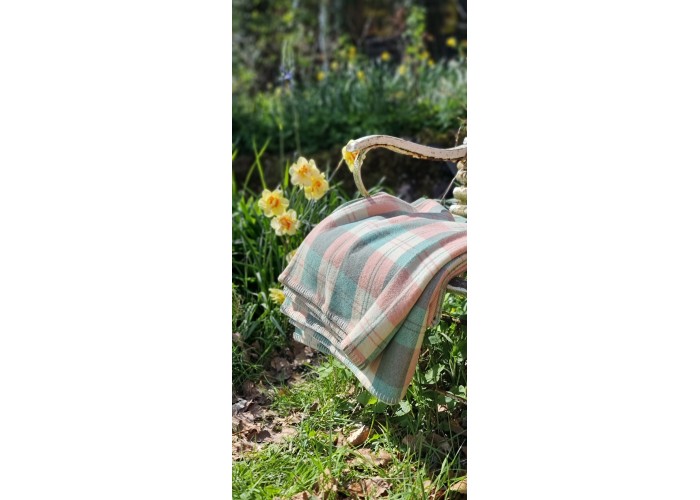 Peppermint and Plaster Pink Check Vintage blanket CP32 Peppermint and Plaster Pink Check Vintage blanket CP32